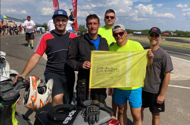 Motorversenyző RT & Motoralkatresz.eu racing team Motorversenyző RT & Motoralkatresz.eu racing team