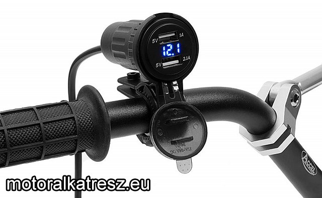 Biketec 12V kormányra szerelhető vagy beépíthető 2 USB-s töltőaljzat voltmérővel BTMUS10+